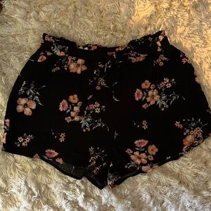 Divided H&M Floral shorts, size 8